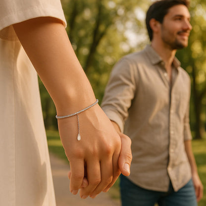 bracelet argent poignet couple main