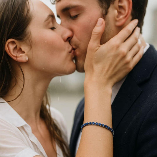 bracelet couple amoureux embrasse