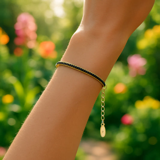 bracelet noir etincelant poignet femme